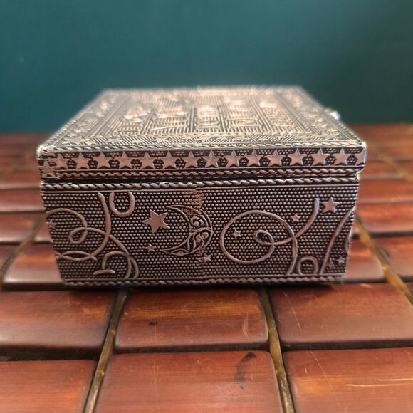 I Love You To The Moon and Back Silver Tone Jewelry / Trinket Box 4"x4"x2" - Picture 5 of 7